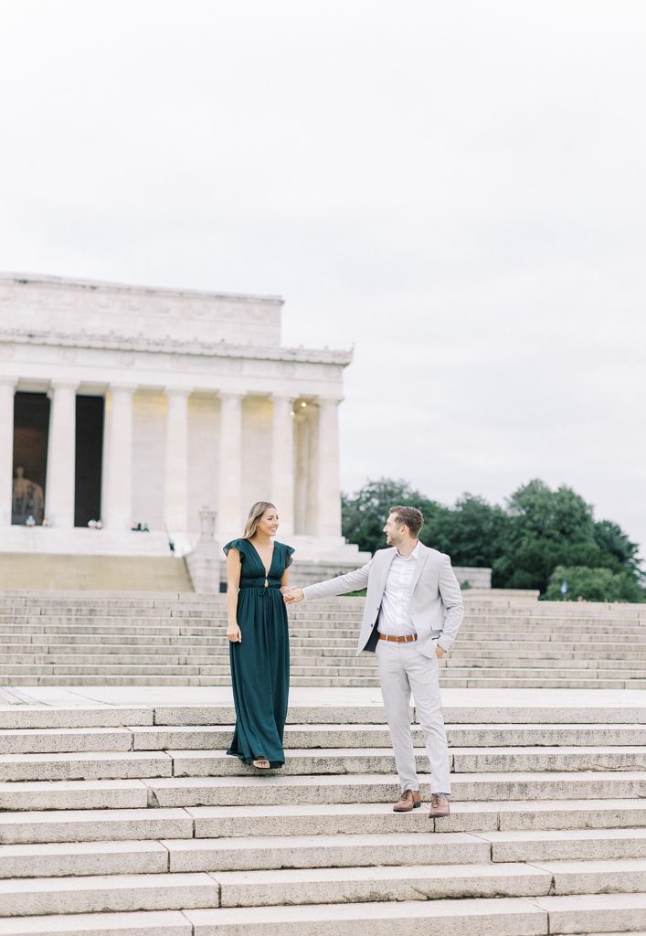 Lincoln Memorial engagement photos.
