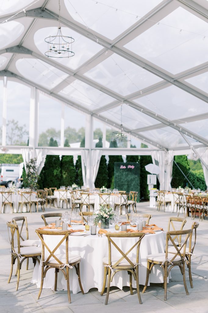Modern reception with a tent.